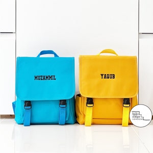 Petit sac à dos brodé à rabat personnalisé | Enfants Enfants Tout-petits Sac d'école pour la maternelle | sac à dos garçon fille | Idée cadeau personnalisée avec nom et design