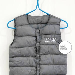 Chaleco calentador de cuerpo personalizado bordado / Chaqueta acolchada ligera con botones para guardería / Niños bebés y niños pequeños / Nombre personalizado