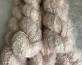 Späti. Suri Silk. Hand dyed yarn. 50g/300m.