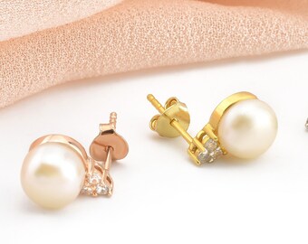 Pendiente de oro nupcial, pendiente de perla, perla regalo delicado earrring, delicado oro perno perno, perno de perla blanca, joyería de perla de 18K, joyería de perla de 18K