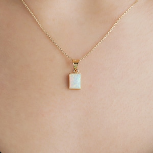 Baguette Opal Necklace, Dainty Opal Necklace, 14K Gold Opal Pendant, Gold Chain Opal Pendnat, 18K Gold Wedding Necklace, Women Gold Gift