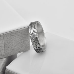 Textured silver band ring for wedding, Elegant 925 sterling silver promise ring for her, Stackable ring for valentines day gift