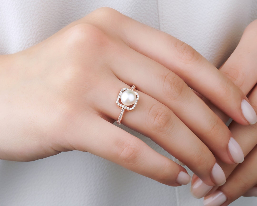 Delicate pearl ring sale