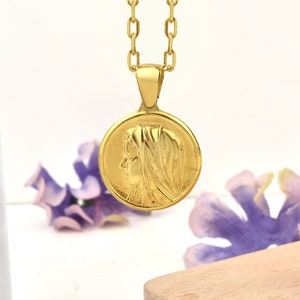 Virgin Mary pendant necklace in 10K or 14K gold, Mother Mary necklace for Motherdays gift, Christian necklace for mama