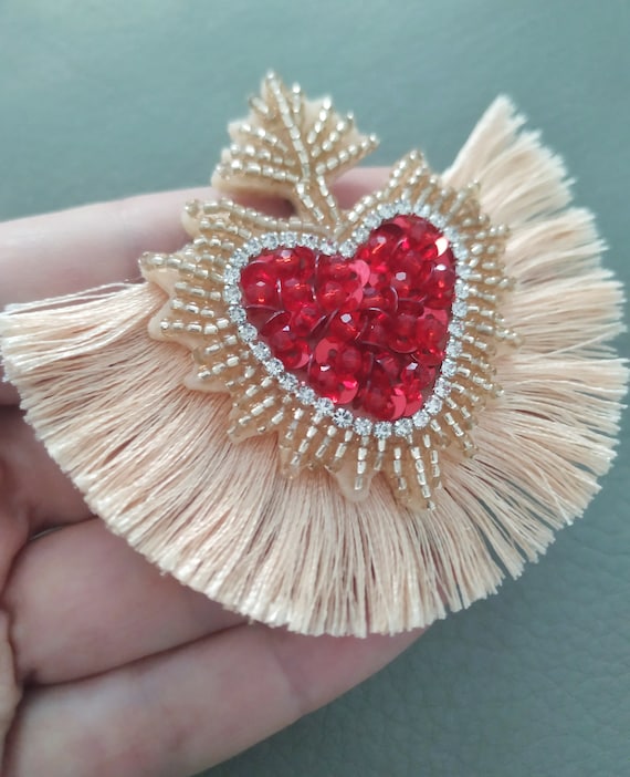 Spilla A Cuore Anatomico Con Farfalla - Creativa E Estetica | Per Zaino, Abbigliamento, Regalo - Foto 10