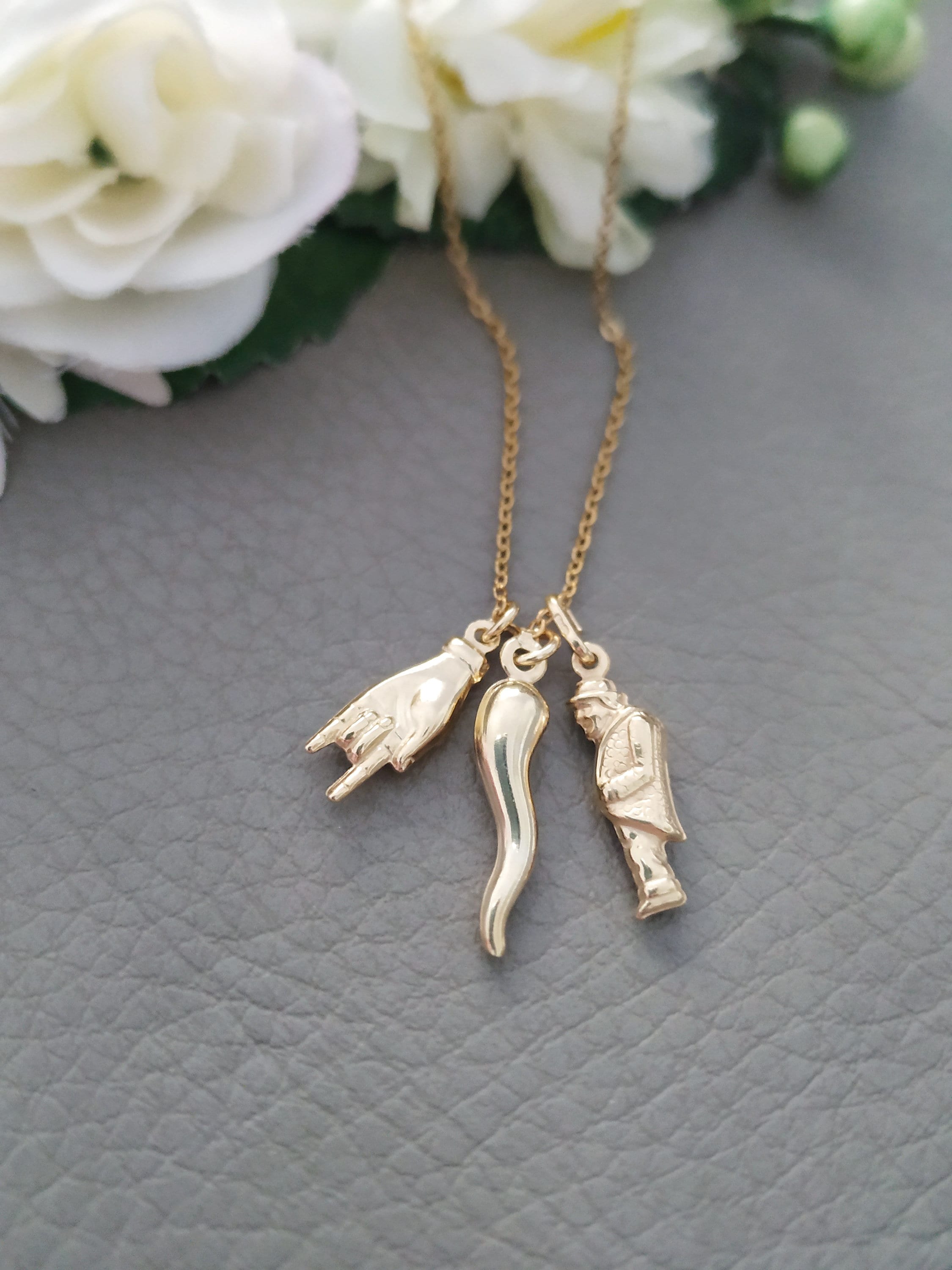 Pendentif Ancien Bossu En Métal Embossé - Occasion - Bon état