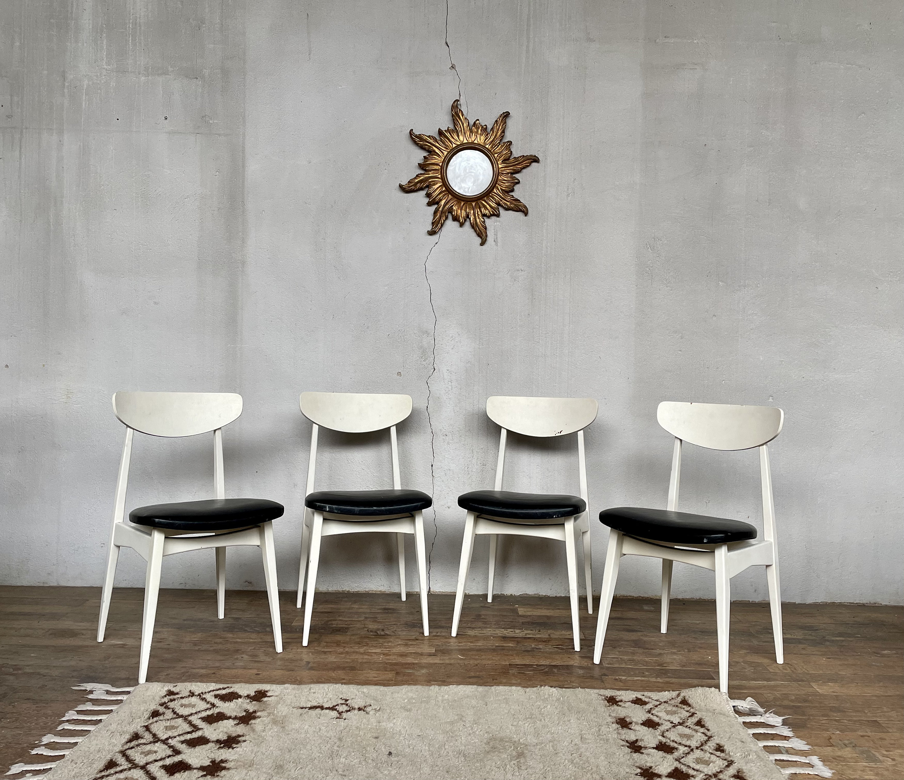 Série de 4 Chaises Scandinave Blanche et Noir Ingrid Stella 1960. - Design -Vintage Old French Furni