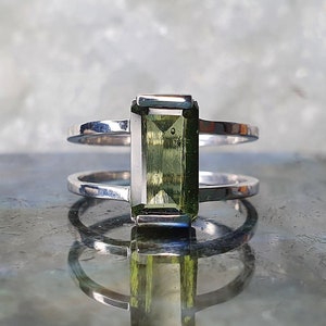 Moldavite The Power of One ring with 6×11mm faceted Moldavite | Meditation | Crystal Rings