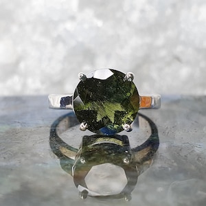 Moldavite Rising Full Moon ring with 10mm faceted Moldavite