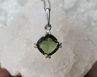 Moldaviet diamant van mijn leven middelgrote hanger met gefacetteerde 8 x 8 mm moldaviet