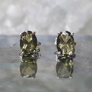 Moldavite Adorable Oval earrings with 6x4mm faceted Moldavite