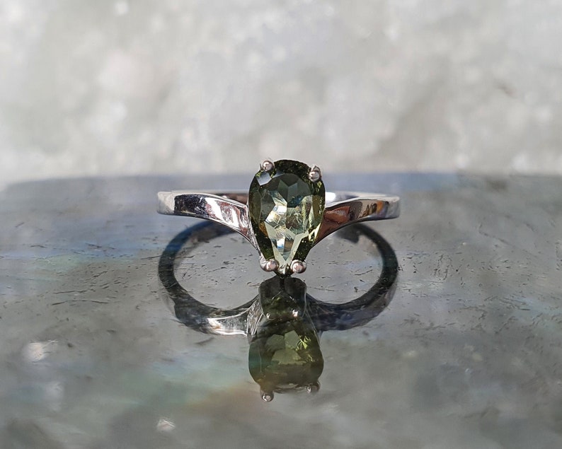 Moldavite Nectar of Life Green Drop ring with 4x7mm faceted Moldavite