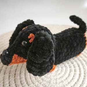 Handgemachter gehäkelter Dackel Schlüsselanhänger / Mini Hund