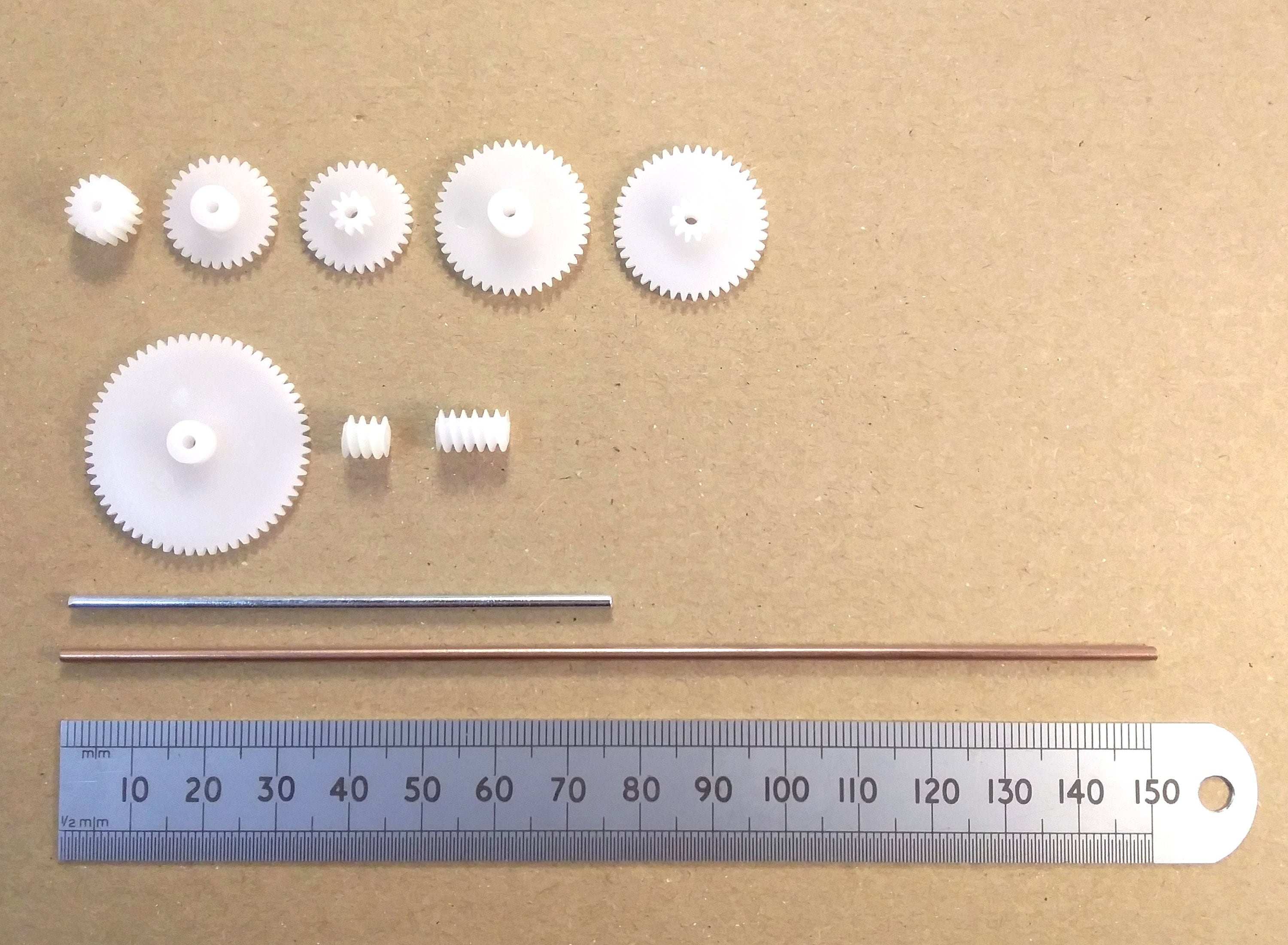 Miniatur Kunststoff Zahnrad Schnecke oder Welle mit 2mm Loch -   Österreich