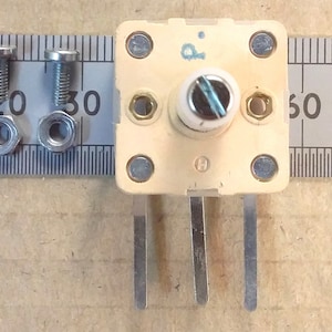 variabler Capazier langer Schaft 65 Plus 145pF Mit Befestigungsschrauben