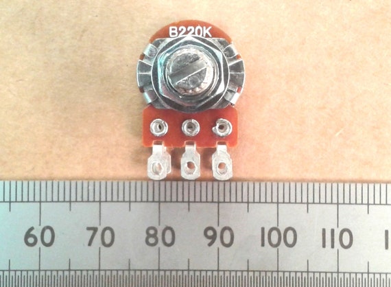 5x 5K Ohm Linear Splined Potentiometer – 16mm D-Shaft, PCB Mount
