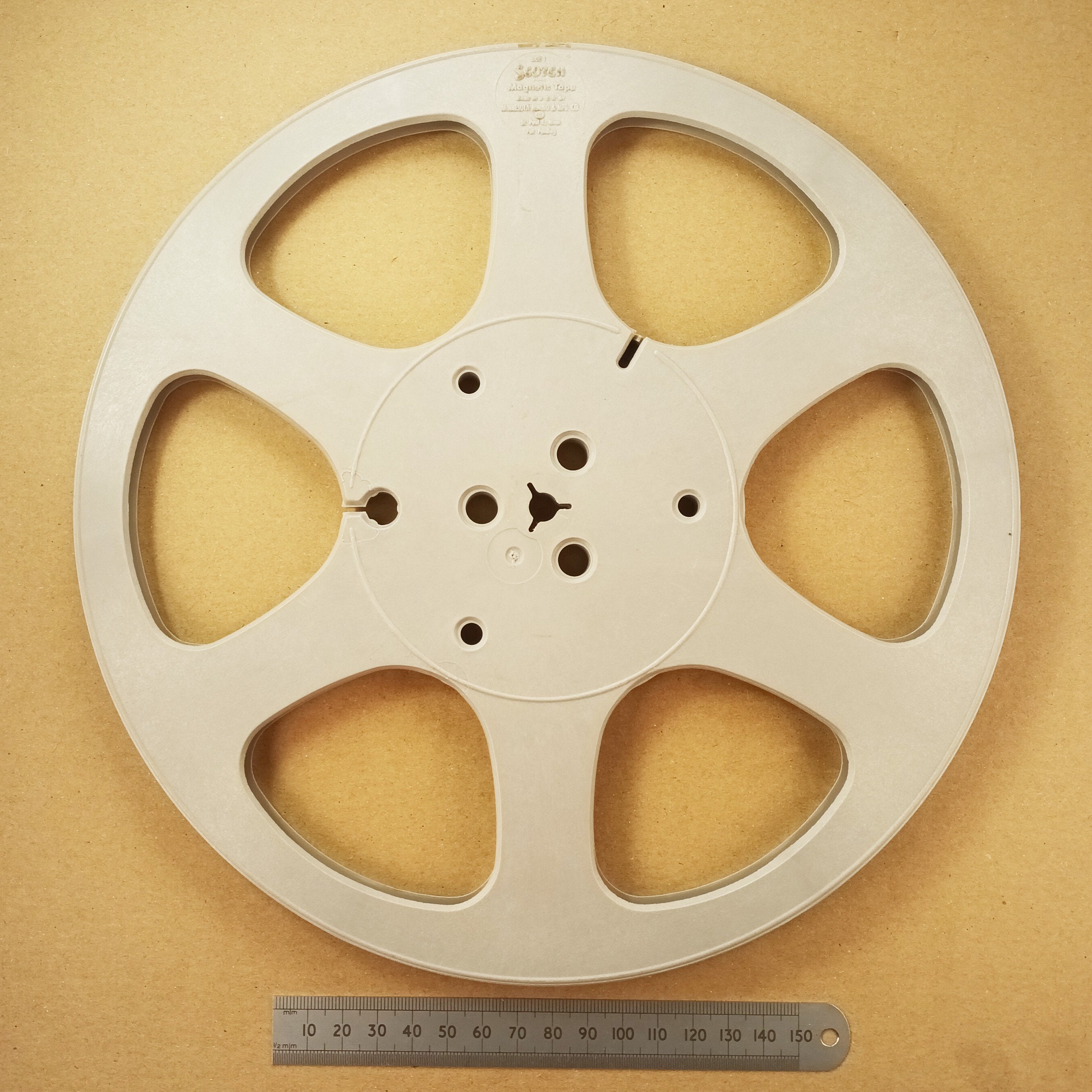 media./id/1486014330/photo/spool-of