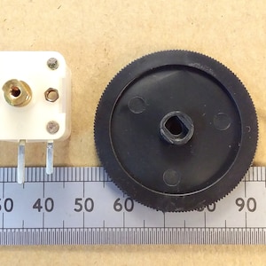 Variable Tuning Capacitor Dual 2 Section 60 140pF Total 200pF Thumbwheel Knob & Screws