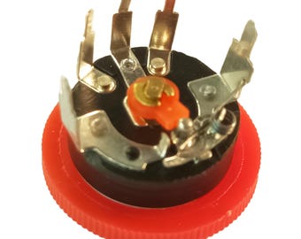 Transistor Radio Switched Volume Control Potentiometer & 21mm Red Thumbwheel Knob, 5K Ohms