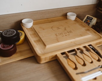 Personalised cheese board with tools - Wedding Gift Idea