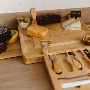 CHEESEBOARD WITH TOOLS - Awesome gift - Personalised cheeseboard with your wording and design - Wedding gift Cheese Board