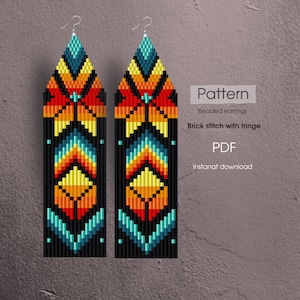 Könnte beinhalten: Zwei Perlenohrringe mit einem geometrischen Muster in Türkis, Orange, Gelb und Rot auf schwarzem Hintergrund. Die Ohrringe sind rechteckig mit einem dreieckigen Oberteil und Fransen. Der Text "Pattern", "Beaded earrings", "Brick stitch with fringe" und "PDF" ist sichtbar.