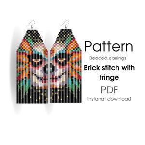 Op de afbeelding: Een patroon voor kralen oorbellen met een schedel met bloemmotieven. Het patroon is voor brick stitch met franjes en is beschikbaar als een PDF instant download. De tekst "Pattern Beaded earrings Brick stitch with fringe PDF Instanat download" is opgenomen in de afbeelding.