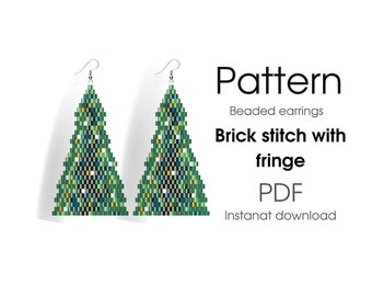 Puede incluir: Un patrón de descarga digital para pendientes de cuentas con forma de árbol de Navidad. El patrón es para punto de ladrillo con flecos y está disponible como descarga instantánea en PDF.
