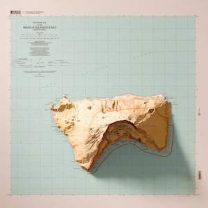 Könnte beinhalten: Topografische Karte der Manu'a Islands East, Amerikanisch-Samoa. Die Karte zeigt das Gelände der Insel in braunen und grünen Farbtönen mit einem blauen Gitternetz darüber. Die Insel ist von einem blauen Ozean umgeben, mit den Worten "PACIFIC OCEAN" in der oberen rechten Ecke.