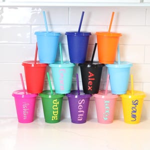 Tazze glitterate personalizzate per bambini / Tumbler per bambini con coperchio / Bomboniere per feste per bambini / Tazza per bambini / Tazza colorata da 16 once