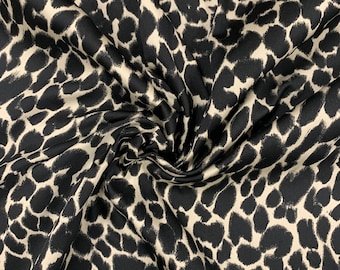 Tejido Jacquard con Estampado Animal en Blanco y Negro Tejido de diseño fabricado en Italia