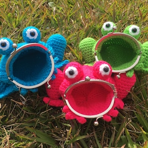 Crocheted Froggy Coin Purse