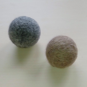Set of 2 wool balls (with or without bell), Cat toy