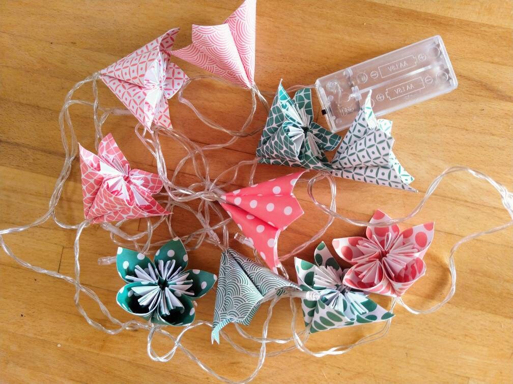 Guirlande Lumineuse avec Des Fleurs en Origami