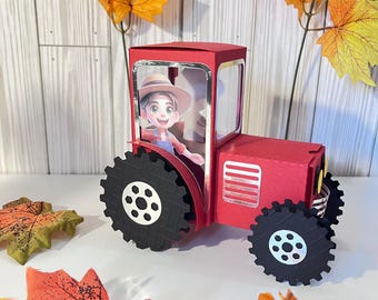 Caja de dulces hecha a mano con forma de tractor de granja: recuerdo para fiesta campestre.