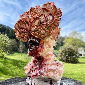 The Last Of Us Clicker "Bleeding" Tags Head! [Life Size 1:1]