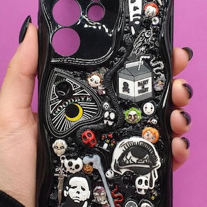 Gotiskt skräckmobilskal • Läskig slasher-stil • Spöklik mörk estetik • Unikt handgjort skal. iPhone. Samsung. Google. Motorola. bild 4