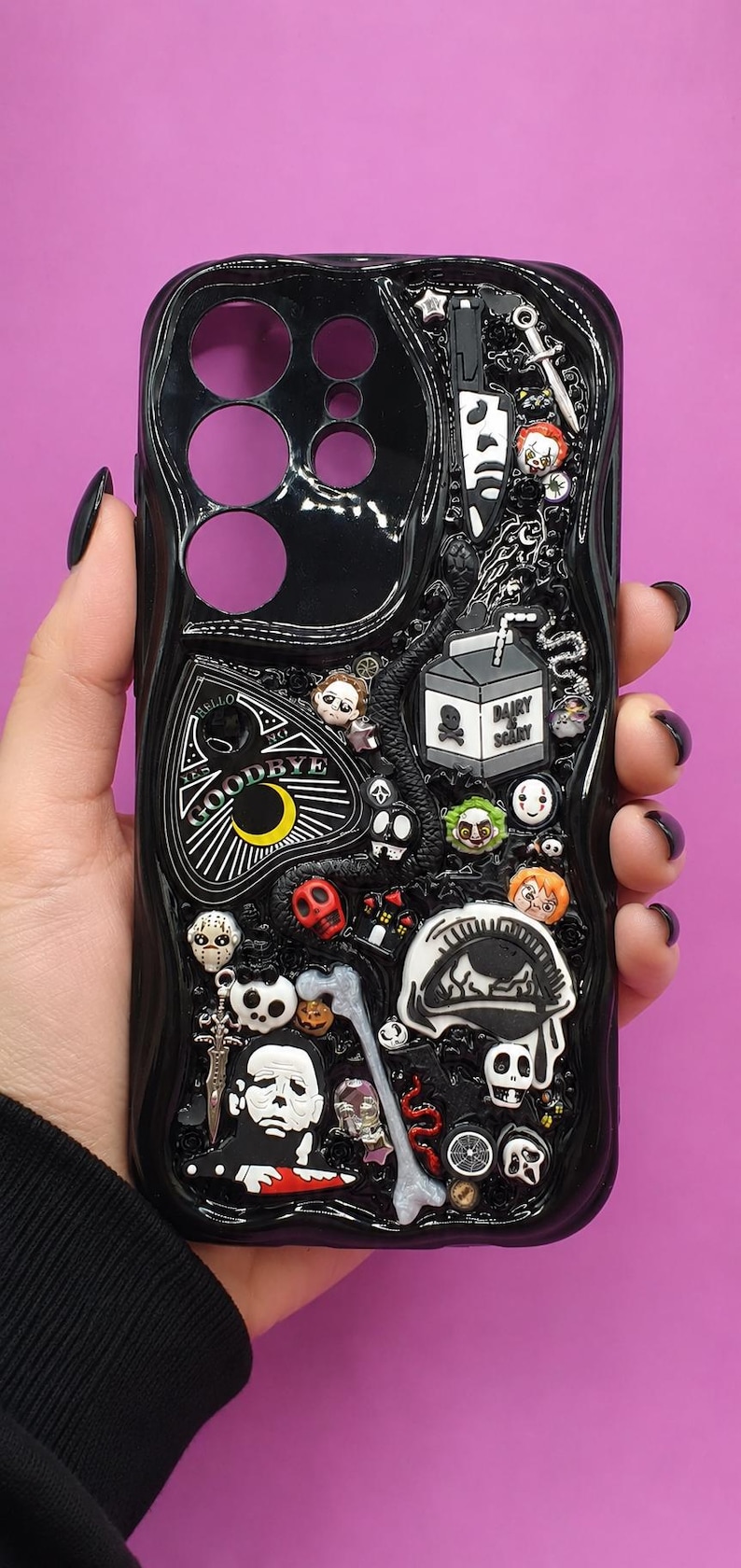 Gotiskt skräckmobilskal • Läskig slasher-stil • Spöklik mörk estetik • Unikt handgjort skal. iPhone. Samsung. Google. Motorola. bild 4