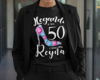 Llegando a los 40 como una Reyna shirt,  40th Birthday shirt, 50th Birthday shirt, Feliz Cumpleaños shirt, Regalo para Mama shirt, Spanish