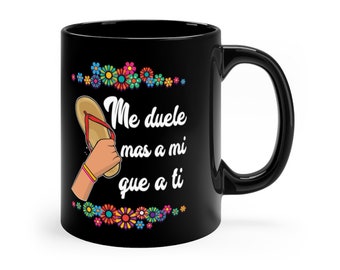 Me duele mas a mi que a ti Mug, La chancla Mug, Regalos en Español, Regalos para Mama, Regalos de Navidad, Latina Mug, Black mug 11oz