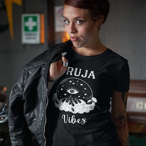 Bruja Vibes shirt, Brujeria shirt, Dia de los Muertos Shirt, Halloween shirt, Witch shirt, Bruja shirt, Regalos en Español, Mexican shirt
