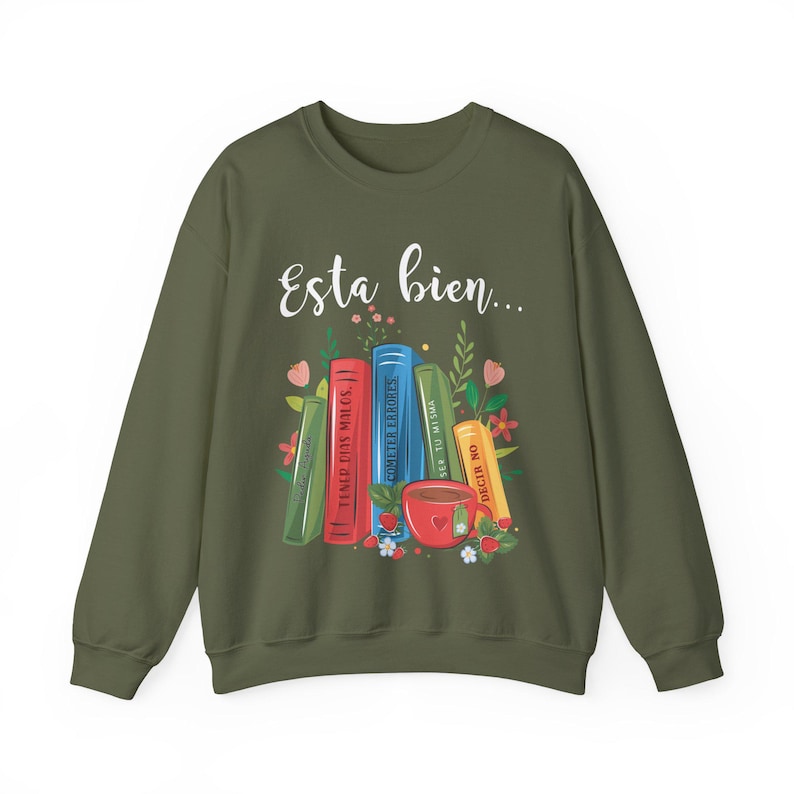 Esta bien sweatshirt, Salud mental sweatshirt, Amor Propio sweatshirt, Latina sweatshirt, Latina present, Regalos en español, spansk sweatshirt Military Green