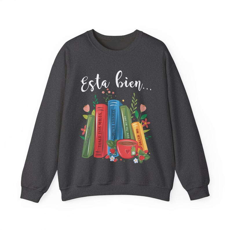 Esta bien sweatshirt, Salud mental sweatshirt, Amor Propio sweatshirt, Latina sweatshirt, Latina present, Regalos en español, spansk sweatshirt Dark Heather