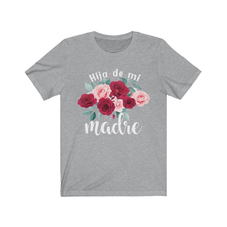 May include: Gray t-shirt with a floral design and the text "Hija de mi madre" in white.