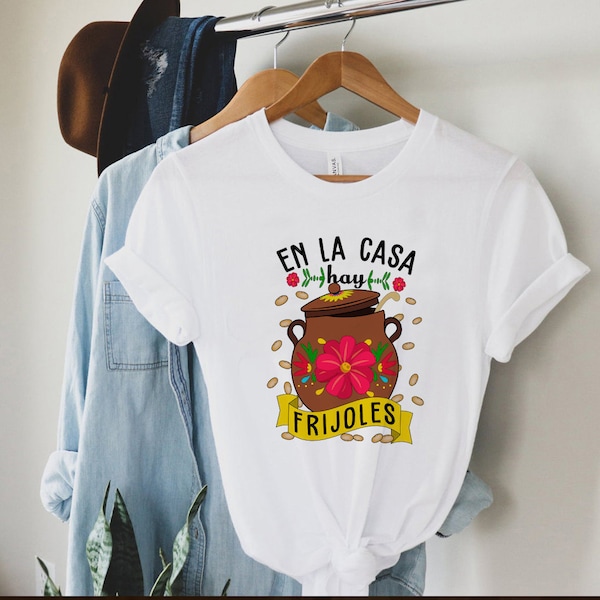 En la casa hay frijoles shirt, Mexican Food shirt, Comida Latina shirt, Frases de Mama, Funny latin tee, Mexican Meme, Mexican Mom Gift