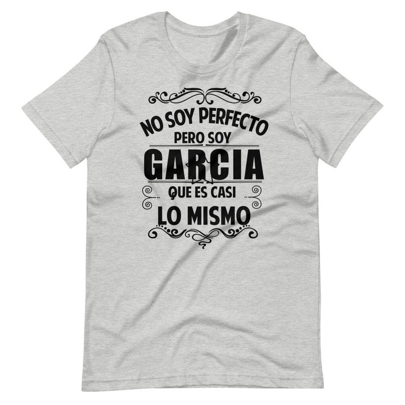 May include: Gray t-shirt with black text that reads "No soy perfecto pero soy Garcia que es casi lo mismo".