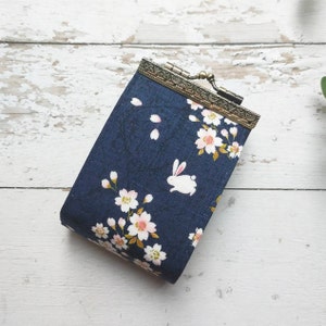 Porta-cartão de crédito, carteira feminina feita à mão, carteira para cartão, porta-cartão, porta-cartão estilo sanfona, presente para ela - coelho Sakura japonês