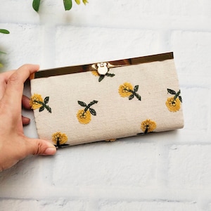 Cartera de mujer, cartera floral, cartera delgada, cartera de tela bordada, cartera de dama Little Daisy, cartera hecha a mano, regalo para ella