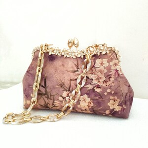 Bolso clutch floral grande, embrague de gran tamaño, bolso clutch con marco de metal floral, embrague con cierre de cierre de beso con correa, regalo para ella