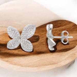Classic and Delicate 925 Silver Earrings with Cubic Zirconia